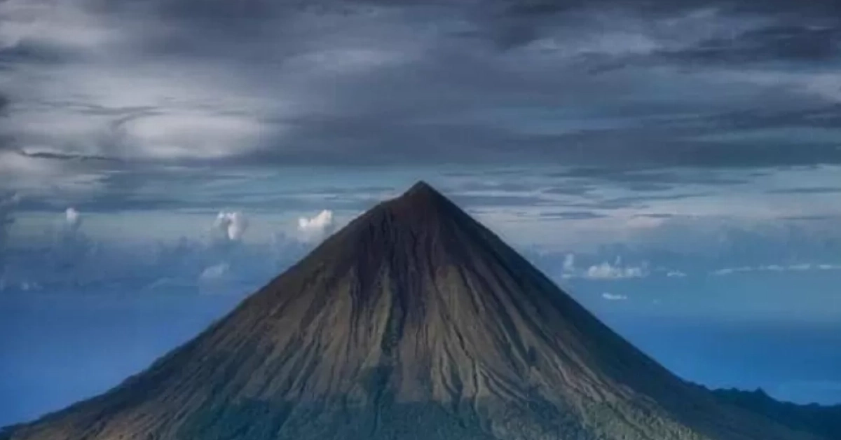 Gunung Tertinggi di Pulau Jawa: Menjelajahi Puncak-Puncak yang Menakjubkan